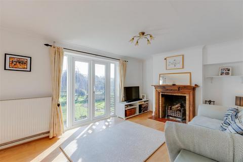 3 bedroom semi-detached house for sale, 2 Fairleigh, Michaelston-Le-Pit, Dinas Powys, CF64 4HN