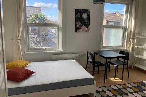 1 bedroom in a house share to rent, Aldeburgh Street, London SE10