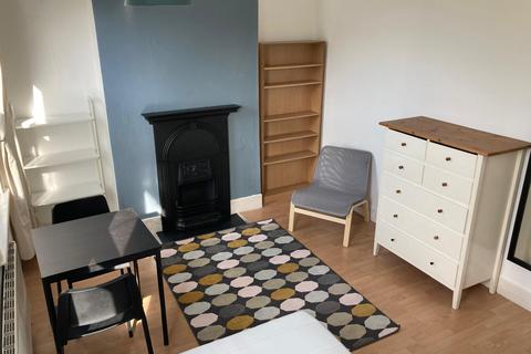 1 bedroom in a house share to rent, Aldeburgh Street, London SE10