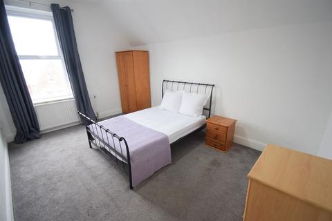 3 bedroom house to rent, City Road, Cardiff