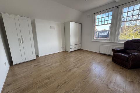 1 bedroom flat to rent, Ambleside Avenue, London SW16