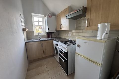 1 bedroom flat to rent, Ambleside Avenue, London SW16