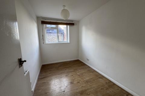 1 bedroom flat to rent, Ambleside Avenue, London SW16