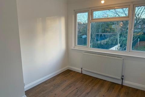 3 bedroom terraced house to rent, Dunstable Road, Luton, LU4