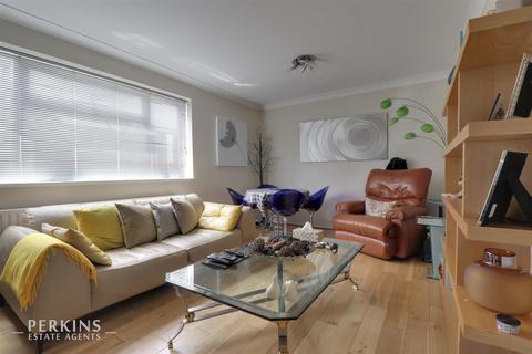 2 bedroom flat for sale, Southall, UB1