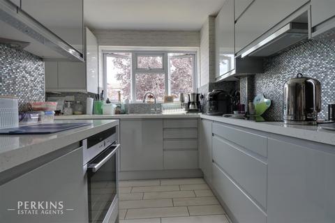 2 bedroom flat for sale, Southall, UB1