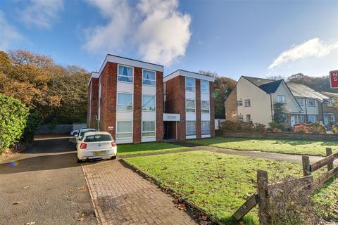 2 bedroom flat for sale, Rayleigh Road, Benfleet SS7