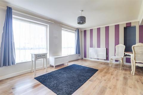 2 bedroom flat for sale, Rayleigh Road, Benfleet SS7