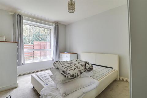 2 bedroom flat for sale, Rayleigh Road, Benfleet SS7