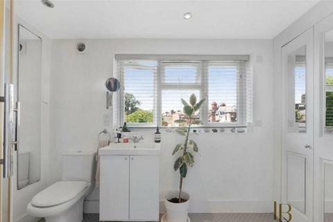 2 bedroom flat to rent, Walm Lane, London NW2