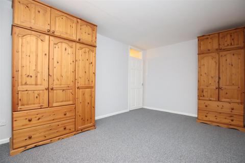 2 bedroom flat to rent, Reynolds Close, Keynsham BS31