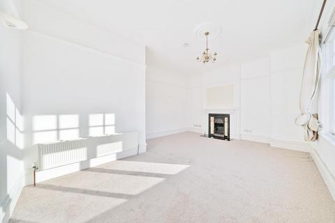 3 bedroom flat for sale, Barcombe Avenue, Streatham