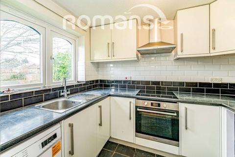 2 bedroom maisonette for sale, Holmers Court, Holmers Farm Way, High Wycombe