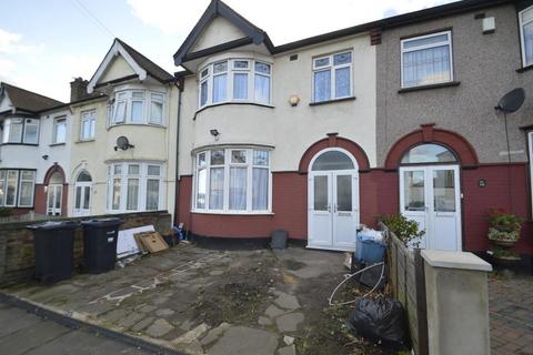 3 bedroom terraced house to rent, South Park Road, Ilford