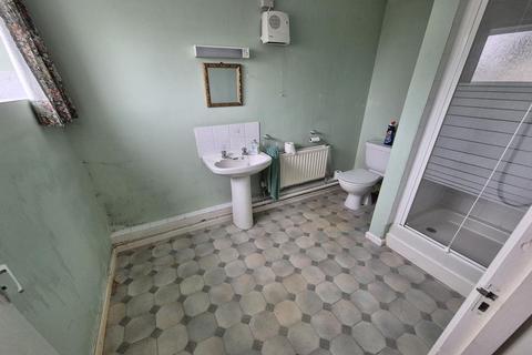38 Lang Road, Crewkerne, TA18 8HH