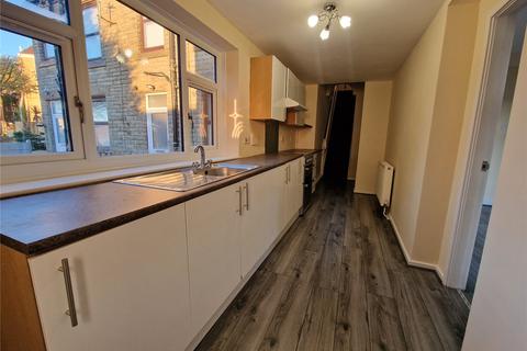 3 bedroom end of terrace house to rent, Moor End Lane, Dewsbury, West Yorkshire, WF13