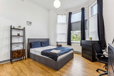 2 bedroom flat for sale, Sinclair Road, London W14