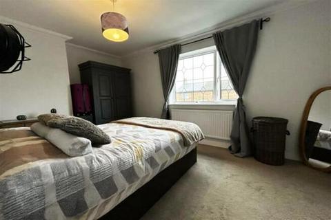 2 bedroom house to rent, Whitesmead Road, Stevenage, SG1