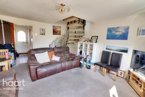 3 bedroom end of terrace house for sale, Compton Close, BRACKNELL