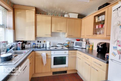 3 bedroom end of terrace house for sale, Compton Close, BRACKNELL