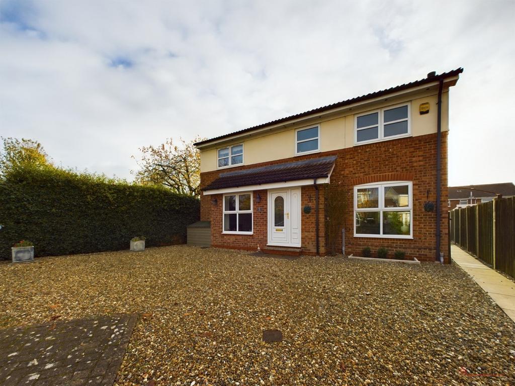 4 Bedroom Detached House  For Sale