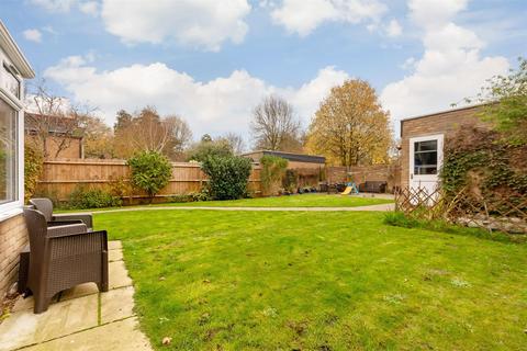 2 Manor Forstal, New Ash Green, Longfield, DA3 8JG