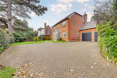 4 bedroom detached house for sale, Swandean Close, Worthing