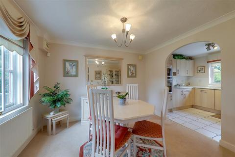 4 bedroom detached house for sale, Swandean Close, Worthing