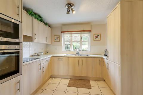 4 bedroom detached house for sale, Swandean Close, Worthing