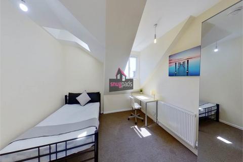 3 bedroom flat to rent, Bolton Road, Salford, Manchester