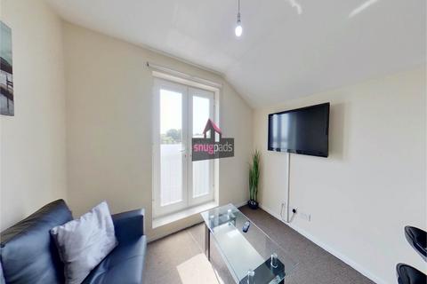 3 bedroom flat to rent, Bolton Road, Salford, Manchester