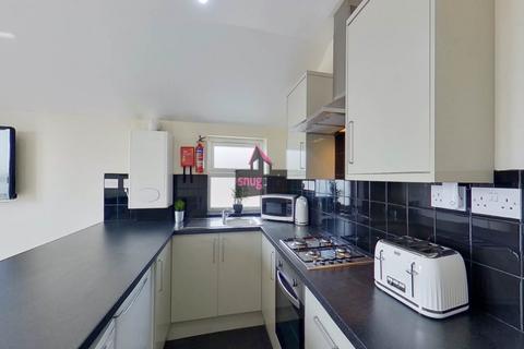 3 bedroom flat to rent, Bolton Road, Salford, Manchester