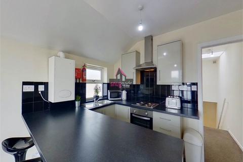 3 bedroom flat to rent, Bolton Road, Salford, Manchester