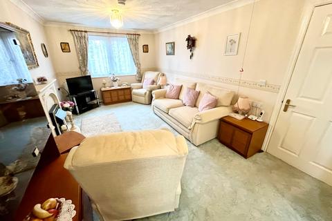 1 bedroom apartment for sale, Parkland Grove, Ashford TW15