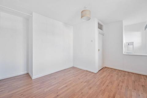 23 Muncies Mews, London, SE6 1ER
