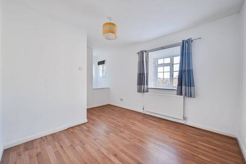 23 Muncies Mews, London, SE6 1ER