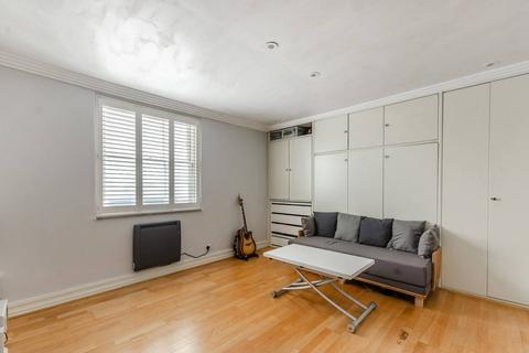 Studio to rent, King's Road, Chelsea, London, SW3