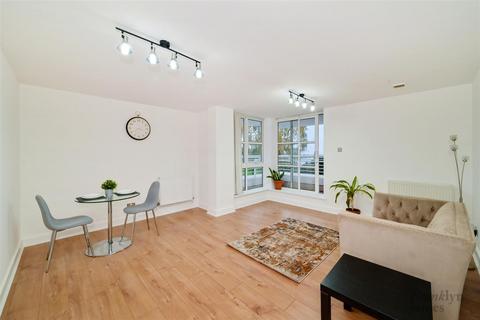 2 bedroom apartment for sale, Barrier Point Road, London, E16