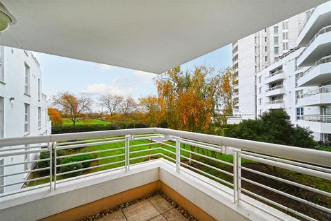 2 bedroom apartment for sale, Barrier Point Road, London, E16