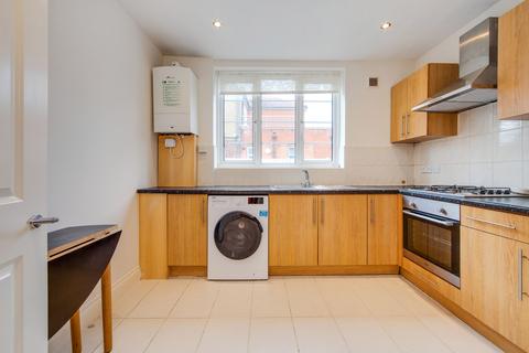 2 bedroom flat to rent, London N14