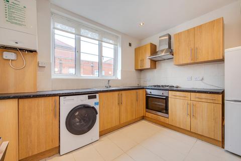 2 bedroom flat to rent, London N14