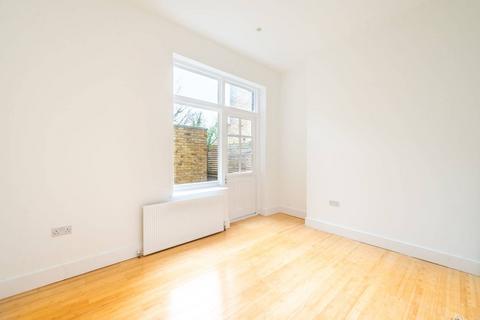 1 bedroom flat to rent, Riggindale Road, Streatham, London, SW16