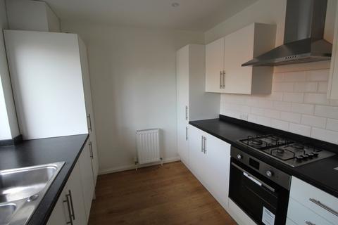 2 bedroom maisonette to rent, High Street, Hornchurch, Essex, RM11