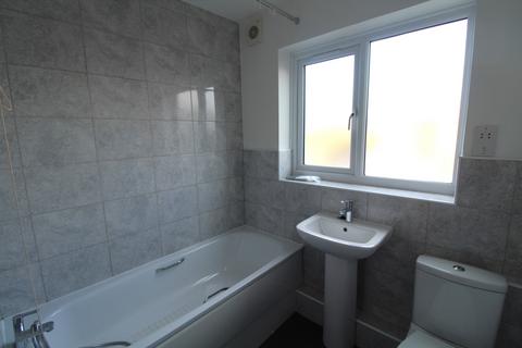 2 bedroom maisonette to rent, High Street, Hornchurch, Essex, RM11