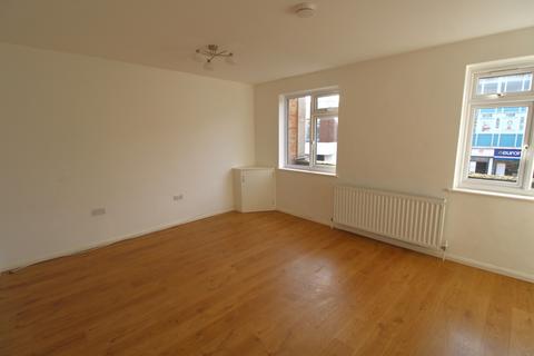 2 bedroom maisonette to rent, High Street, Hornchurch, Essex, RM11