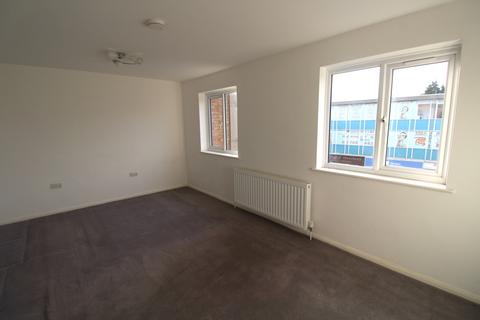 2 bedroom maisonette to rent, High Street, Hornchurch, Essex, RM11