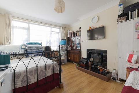 2 bedroom flat for sale, Cheam Road, Sutton