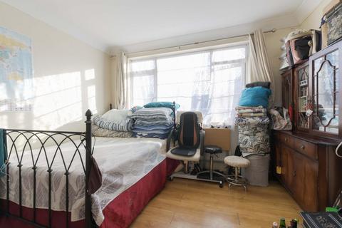 2 bedroom flat for sale, Cheam Road, Sutton