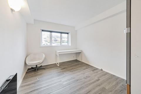 31 Abbey Drive, London, SW17 9PN