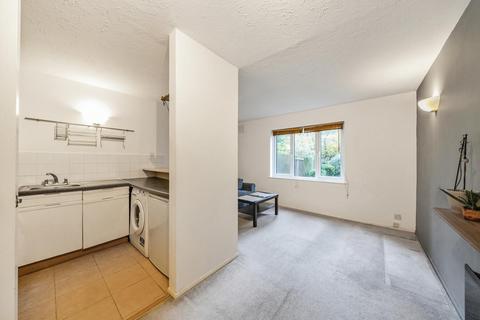 31 Abbey Drive, London, SW17 9PN